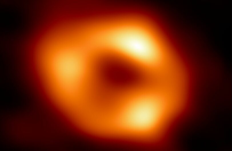 Астрономы обнаружили, что сверхмассивная черная дыра Млечного Пути вращается почти с максимальной скоростью